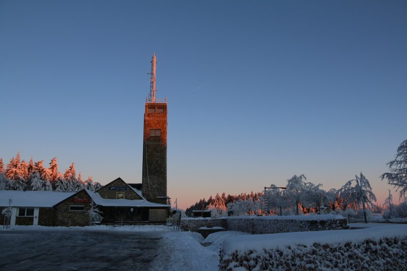 FrDr (CC BY-SA 4.0) via Wikimedia Commons -Signal de Botrange Ardennen Hoge Venen