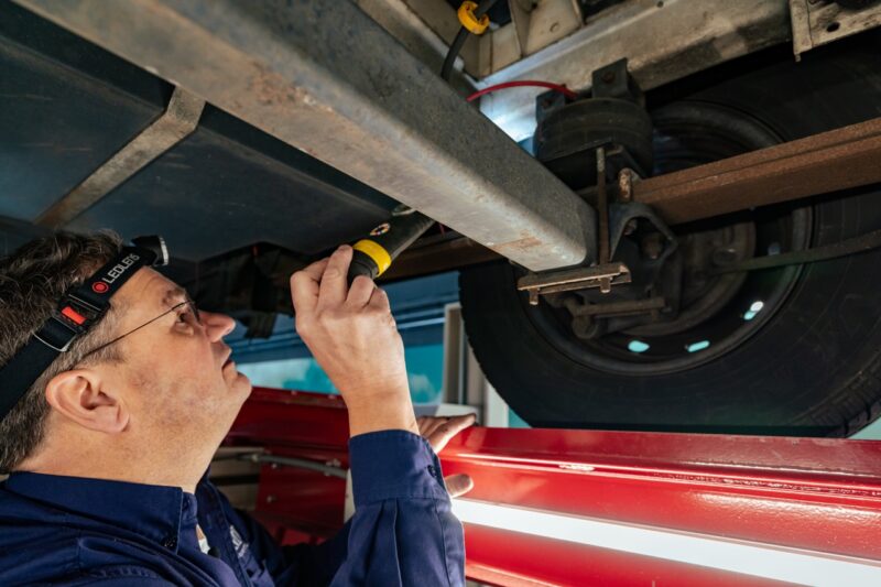 meneer checkt camper