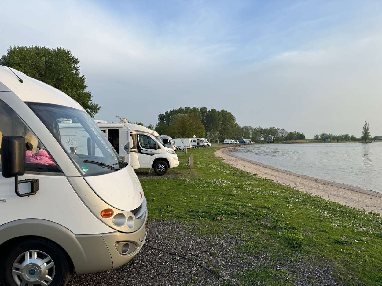5-nederlandse-camperplaatsen-waar-je-kunt-zwemmen