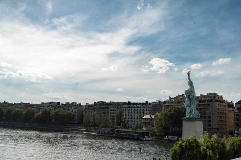 Uitzicht over de Seine en Parijs.