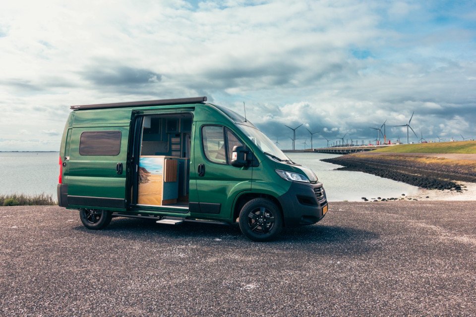 Afbeelding van een van de buscampers van c'est la vie.