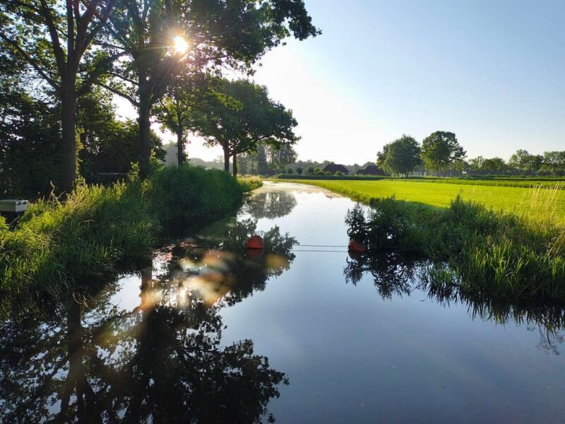 Rivier de Leijgraaf stromend door de natuur