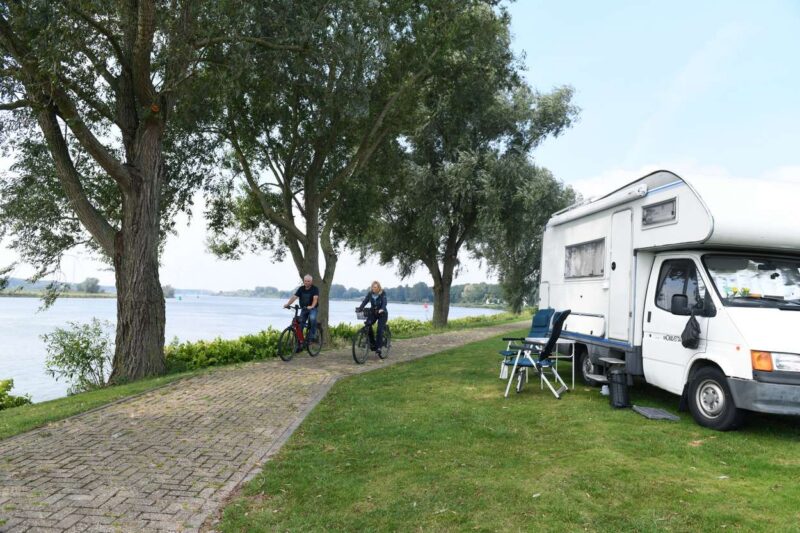 Camping met uitzicht op de Oude Maas